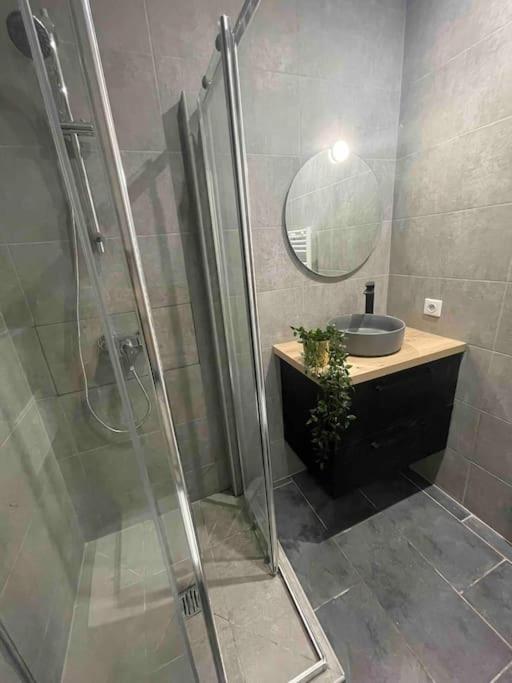 Studio Tout Confort, Au Pied De Toute Commodite, 2 Apartment Creteil Exterior photo